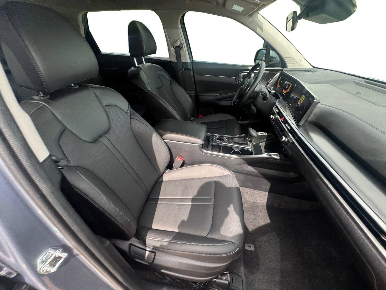 Used 2025 Kia Sorento S AWD/4WD image 15