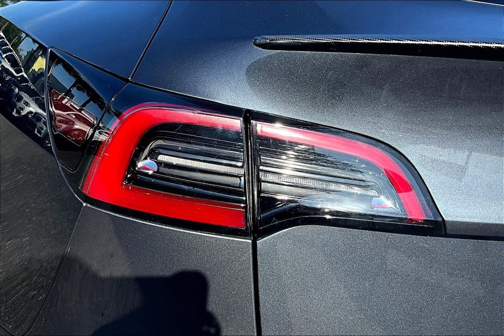 Used 2022 Tesla Model Y Performance AWD/4WD image 21