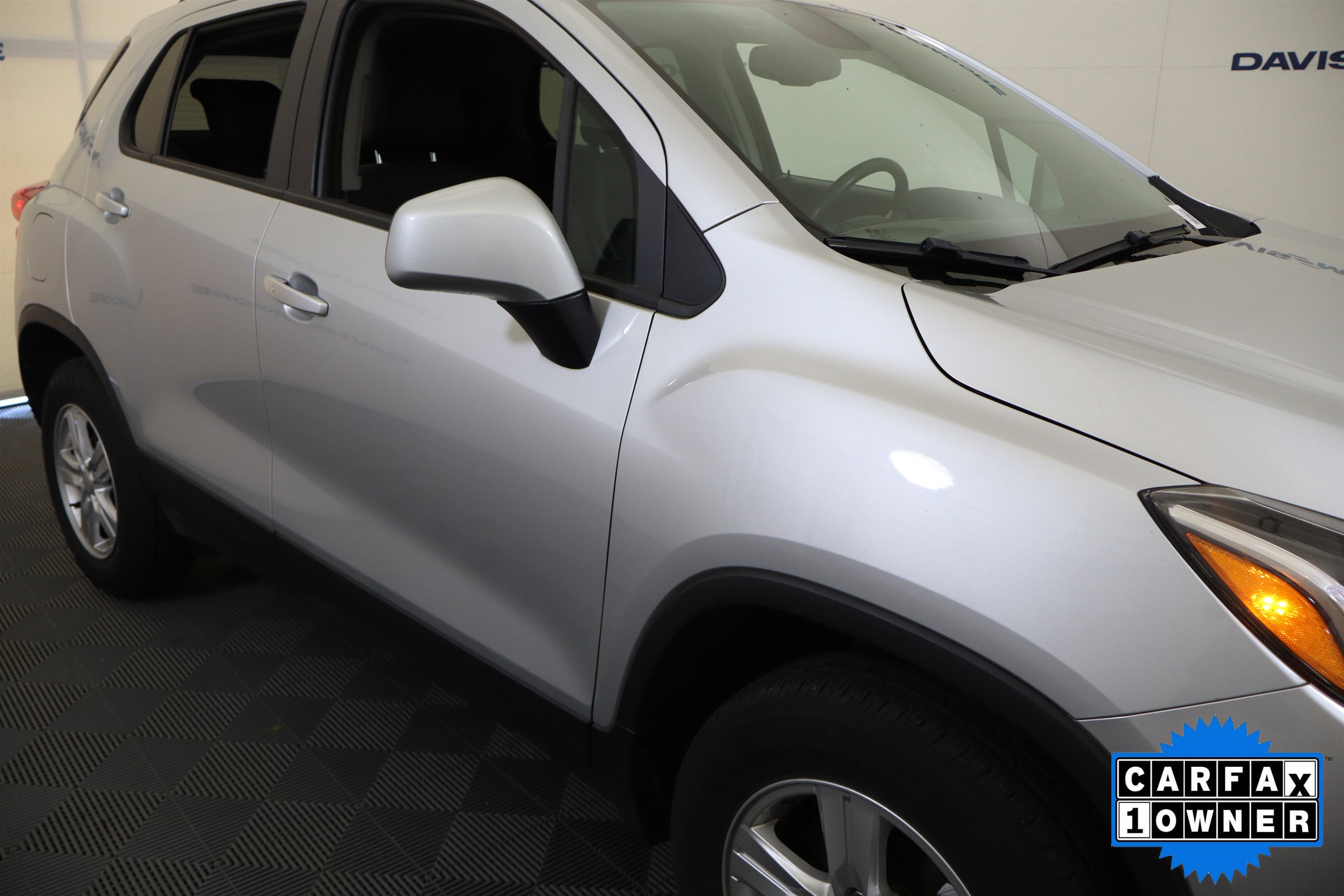 Used 2022 Chevrolet Trax LT w/ LT Convenience Package AWD/4WD image 4