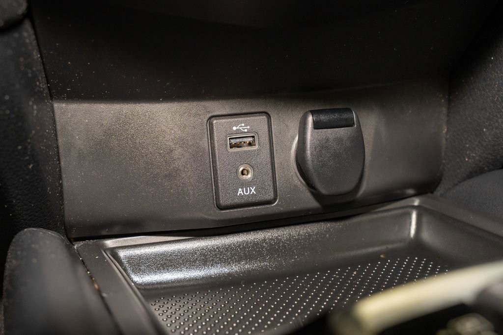 Used 2017 Nissan Rogue SV w/ SV Premium Package image 14