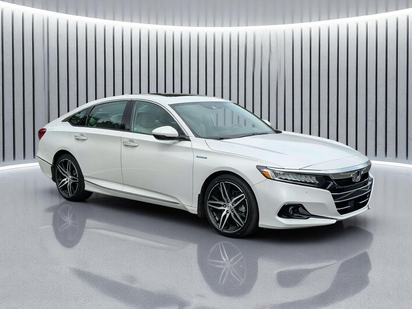 Used 2022 Honda Accord Touring image 2
