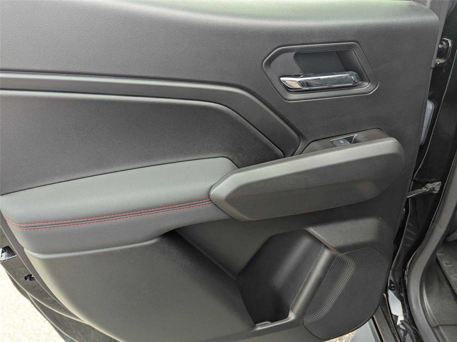 Used 2024 Chevrolet Colorado Z71 w/ Z71 Convenience Package 2 image 12