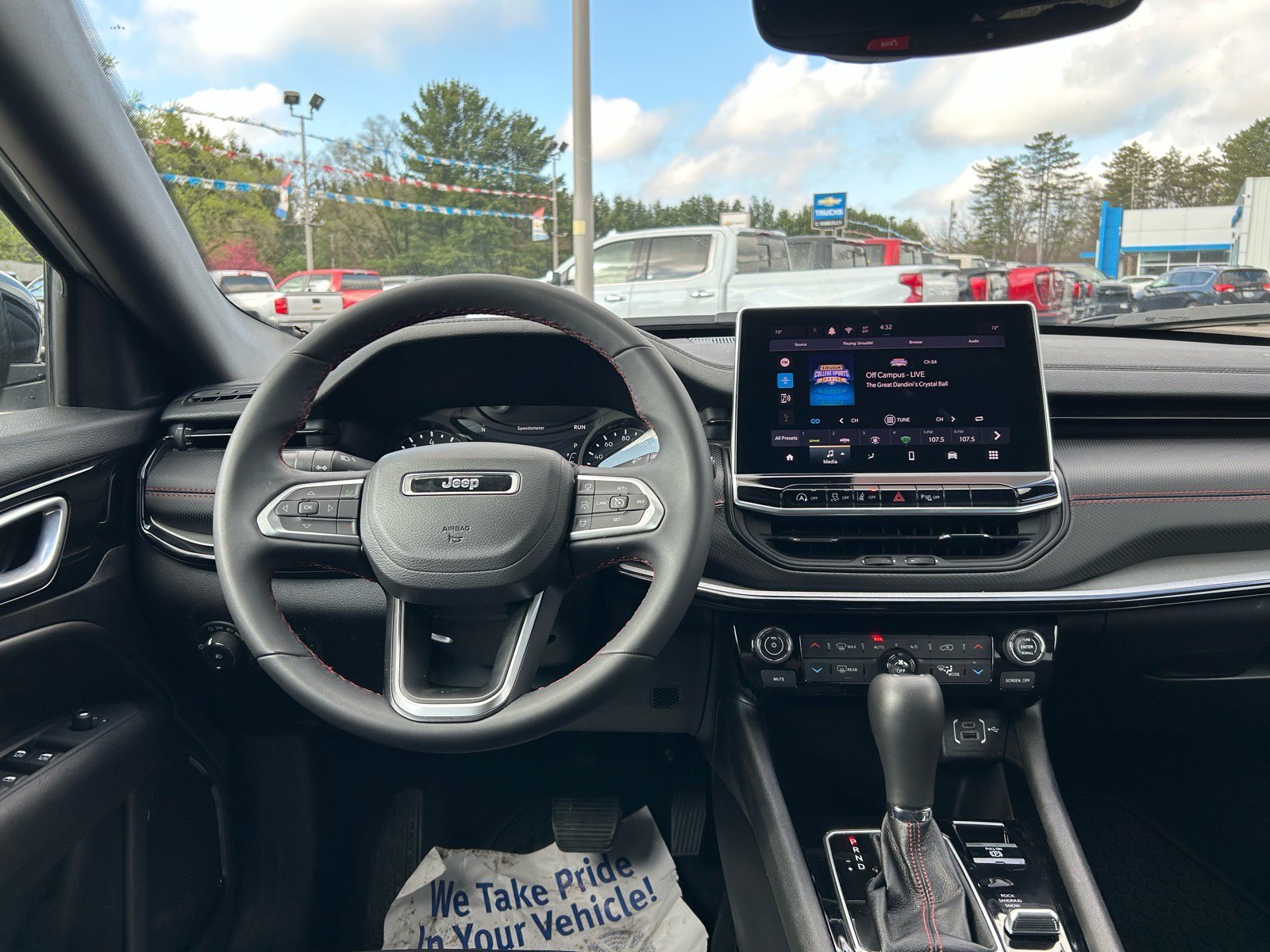 Used 2025 Jeep Compass Trailhawk AWD/4WD image 11