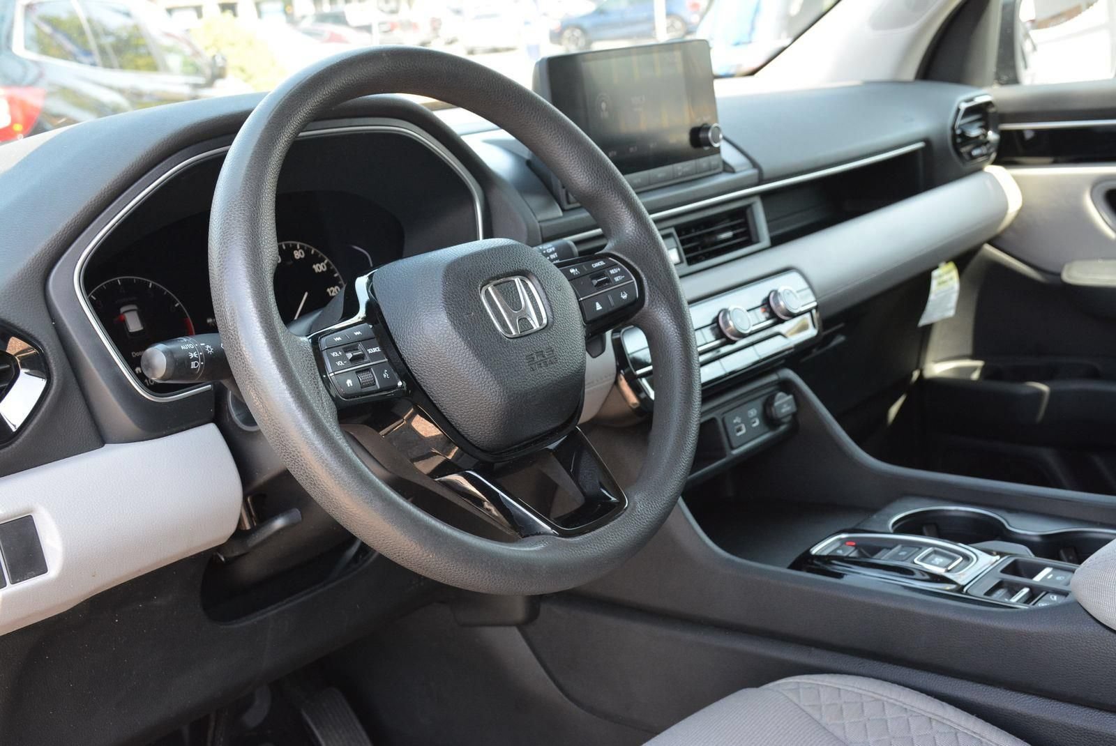 Used 2023 Honda Pilot LX image 10