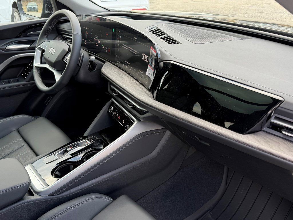 New 2025 Audi Q5 2.0T Premium Plus image 11