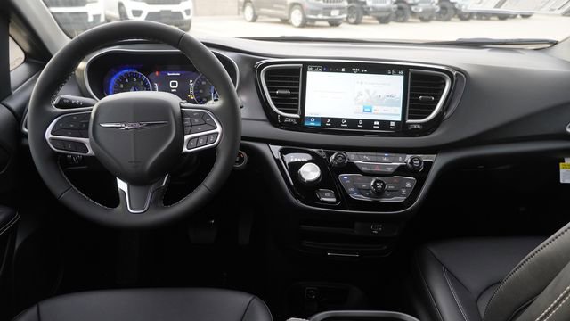 New 2026 Chrysler Voyager LX image 14