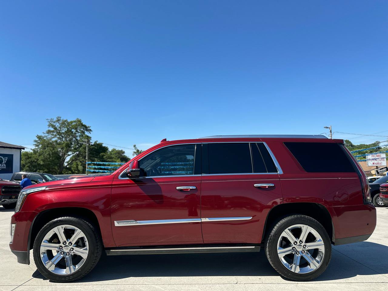 Used 2017 Cadillac Escalade Premium Luxury RWD image 4