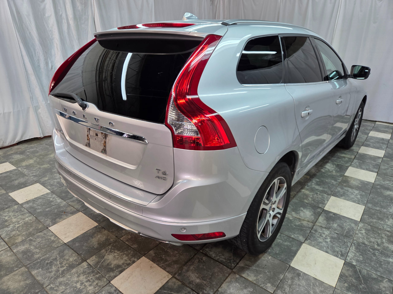 Used 2015 Volvo XC60 T6 image 5