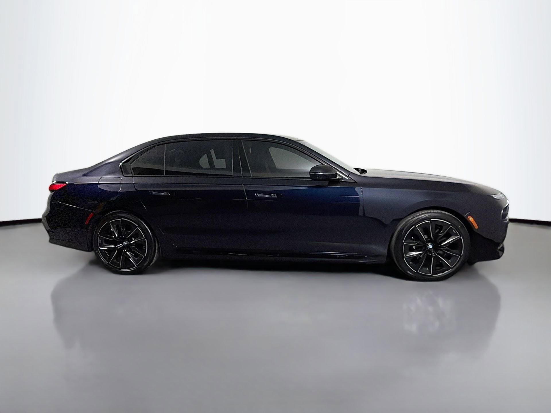 New 2026 BMW 750e xDrive w/ Executive Package AWD/4WD image 4