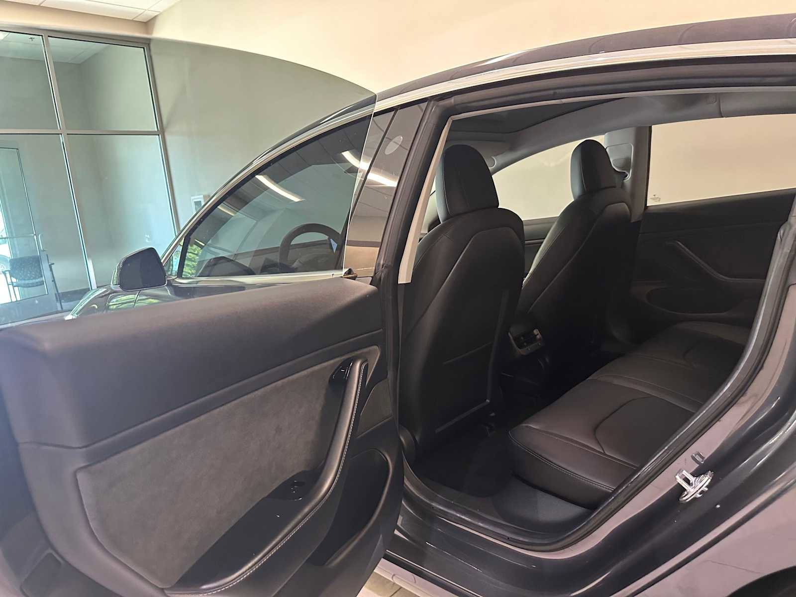 Used 2018 Tesla Model 3 Long Range RWD image 28