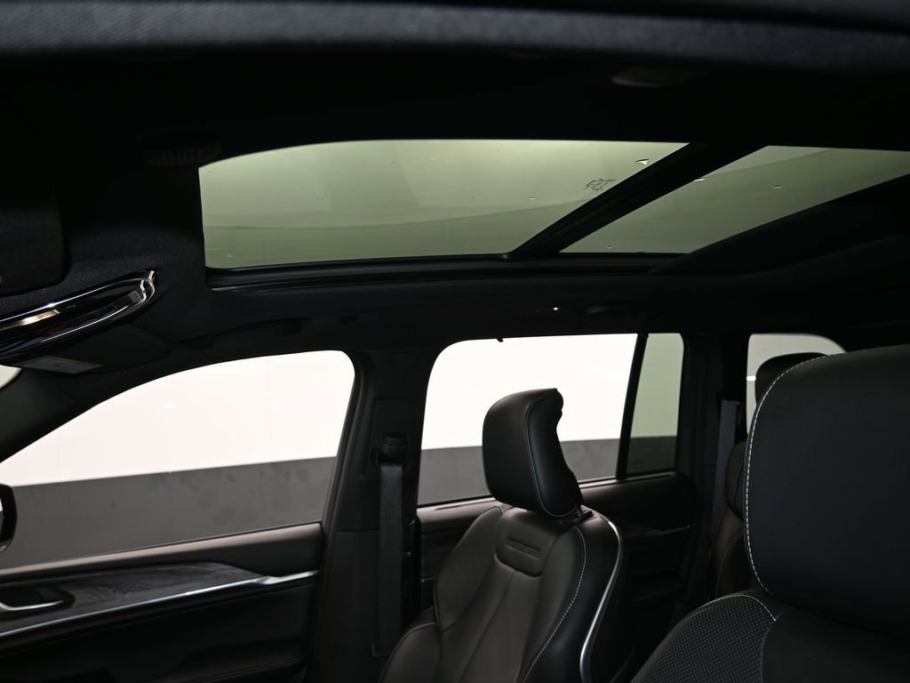 Used 2023 Jeep Grand Cherokee Overland w/ Luxury Tech Group IV image 11