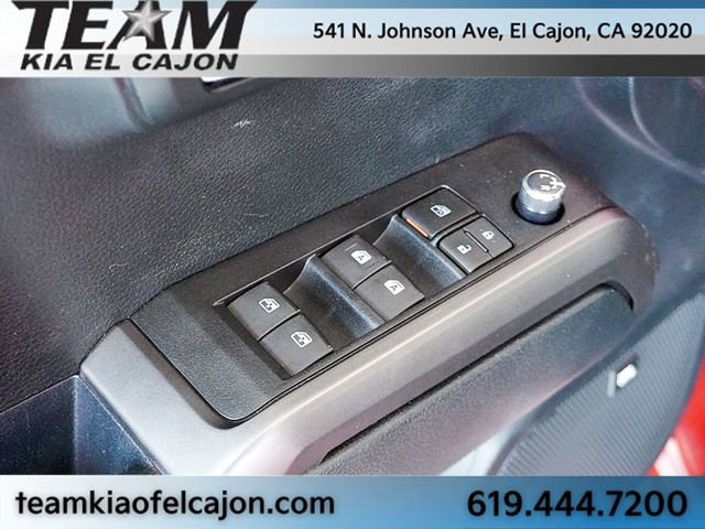 Used 2017 Toyota Tacoma TRD Sport AWD/4WD image 26