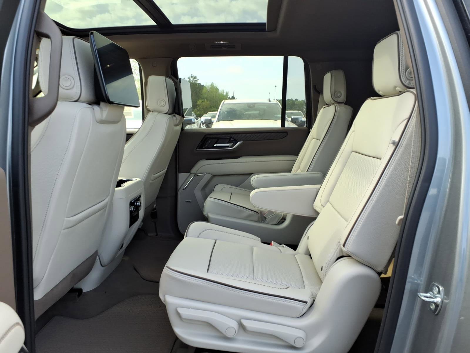 New 2026 GMC Yukon XL Denali w/ Denali Reserve Package image 22