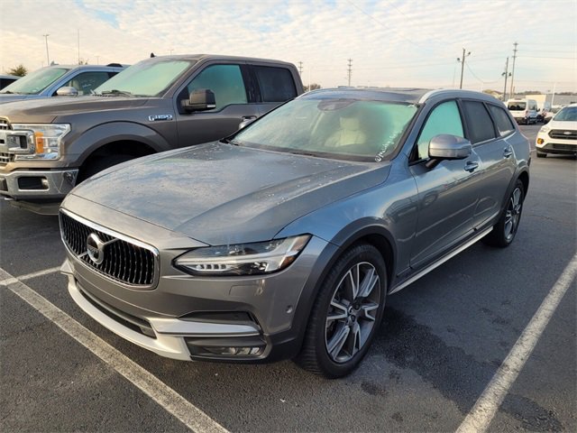 Used 2017 Volvo V90 T6 Cross Country image 3