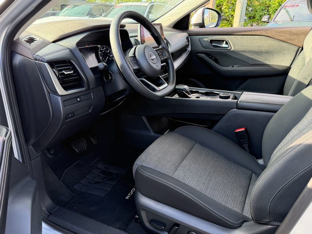 Certified 2022 Nissan Rogue SV AWD/4WD image 11