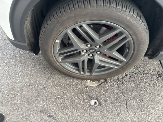 Used 2025 Ford Explorer ST-Line w/ ST-Line Street Pack image 4