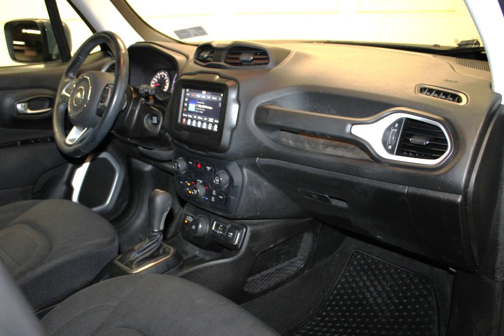 Used 2020 Jeep Renegade Latitude w/ Cold Weather Group image 27