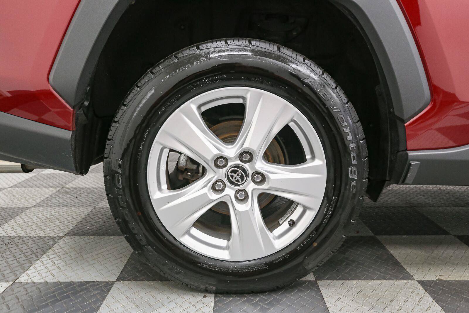 Used 2021 Toyota RAV4 XLE AWD/4WD image 15