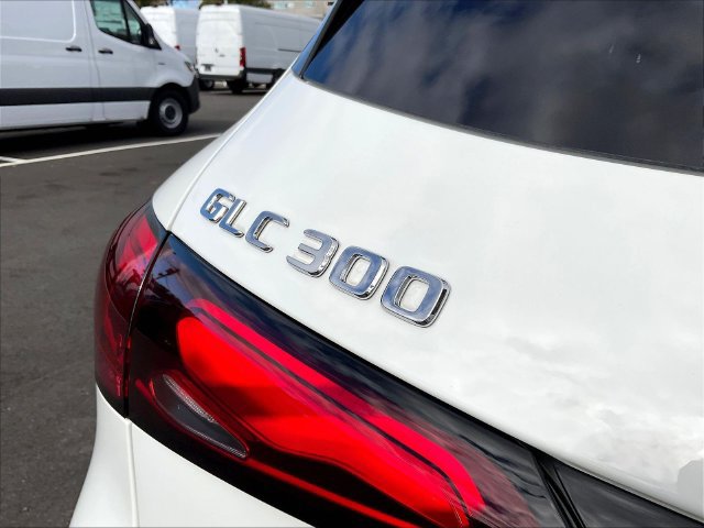 Used 2026 Mercedes-Benz GLC 300 4MATIC image 25