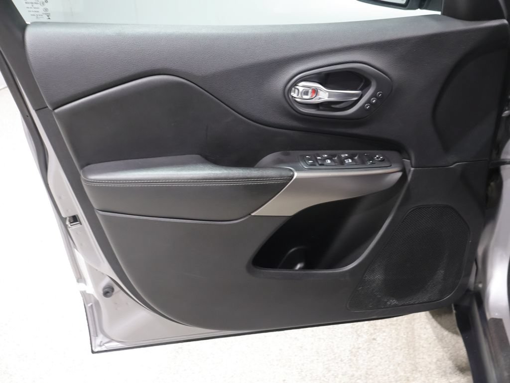 Used 2020 Jeep Cherokee Limited w/ Safetytec Group AWD/4WD image 13