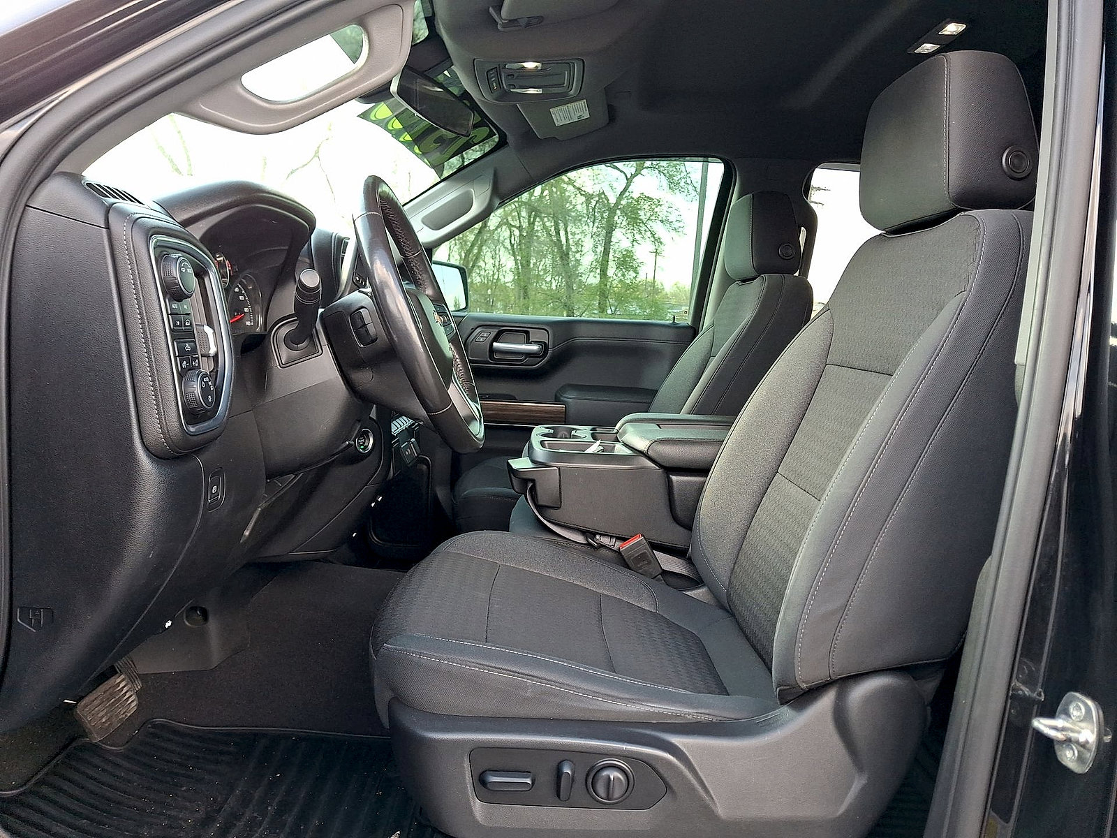Used 2021 Chevrolet Silverado 1500 LT AWD/4WD image 11