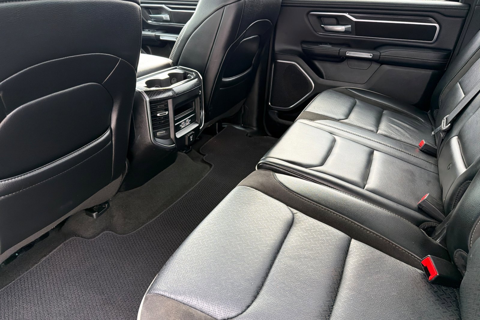 Used 2024 RAM 1500 Laramie image 11