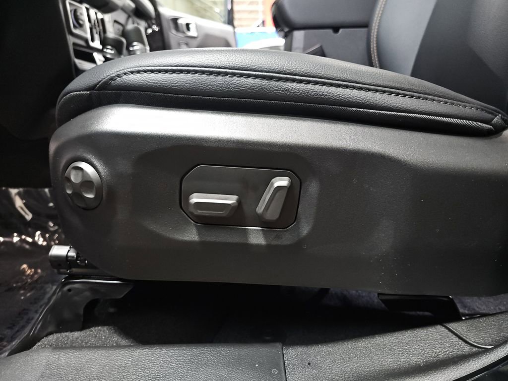 New 2025 Jeep Wrangler Sahara w/ Safety Group image 27