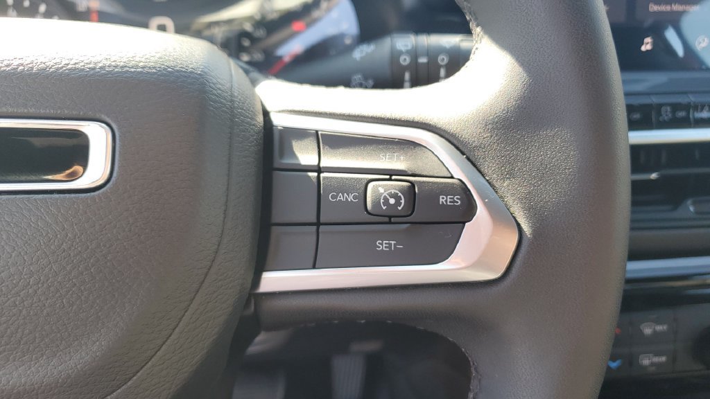 Used 2026 Jeep Compass Latitude AWD/4WD image 30
