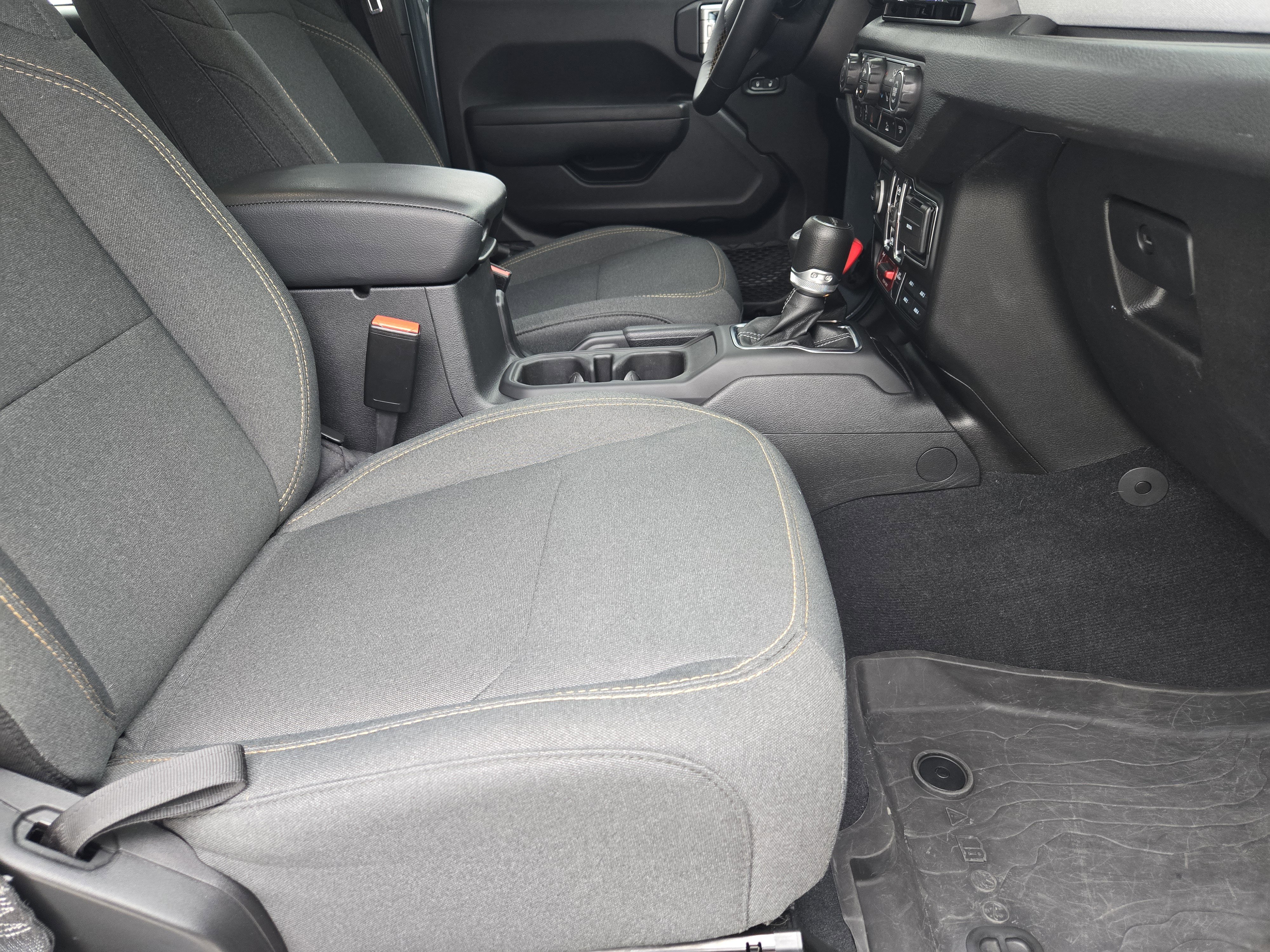 Used 2024 Jeep Gladiator Sport image 17