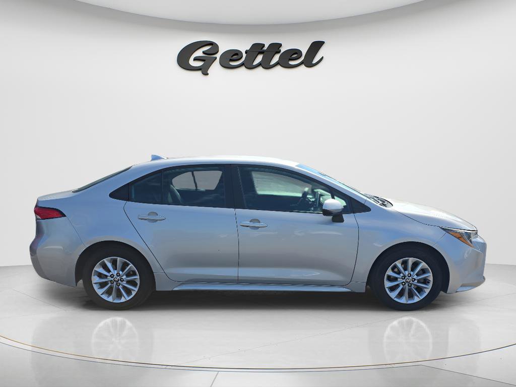 Used 2021 Toyota Corolla LE w/ LE Convenience Package FWD image 4