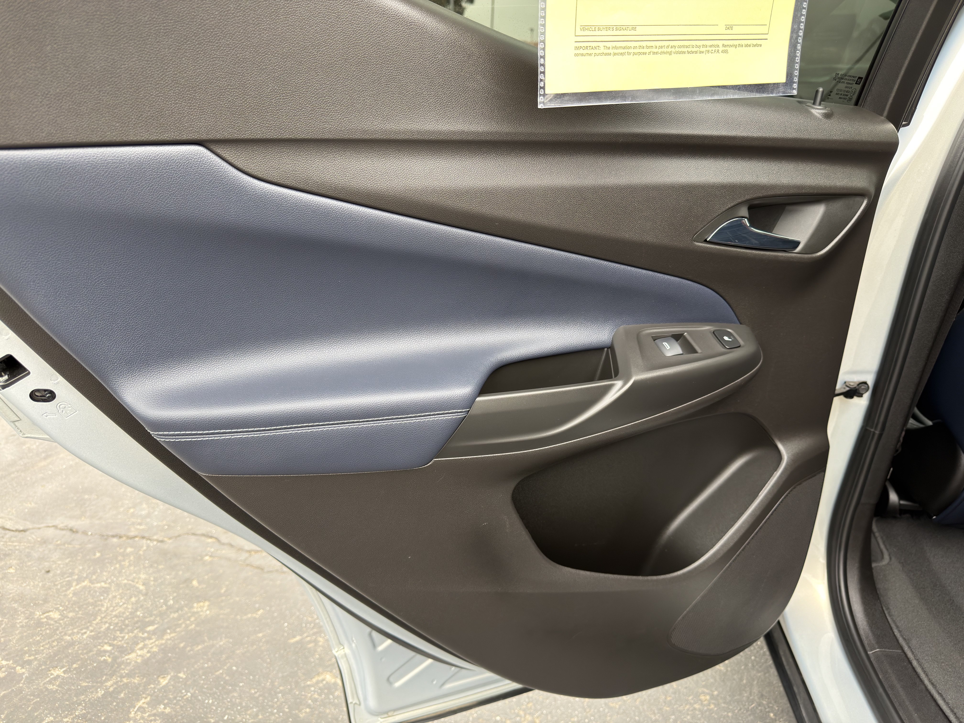 Used 2023 Chevrolet Bolt EUV Premier w/ Sun & Sound Package FWD image 18