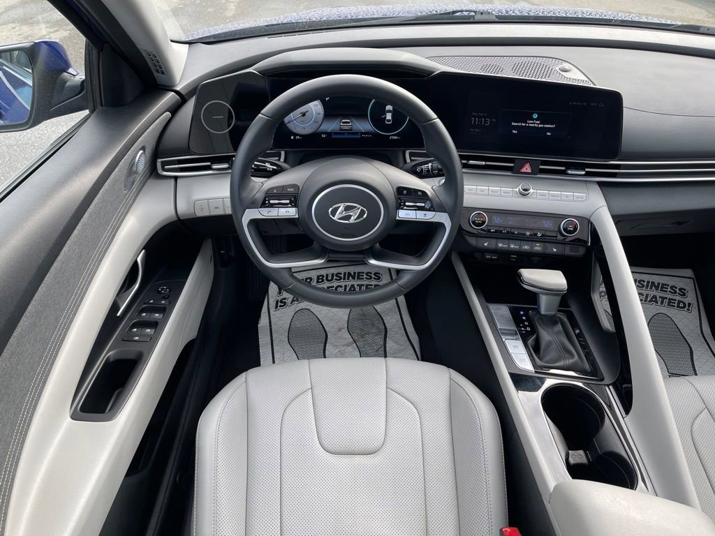 Used 2023 Hyundai Elantra Limited image 6