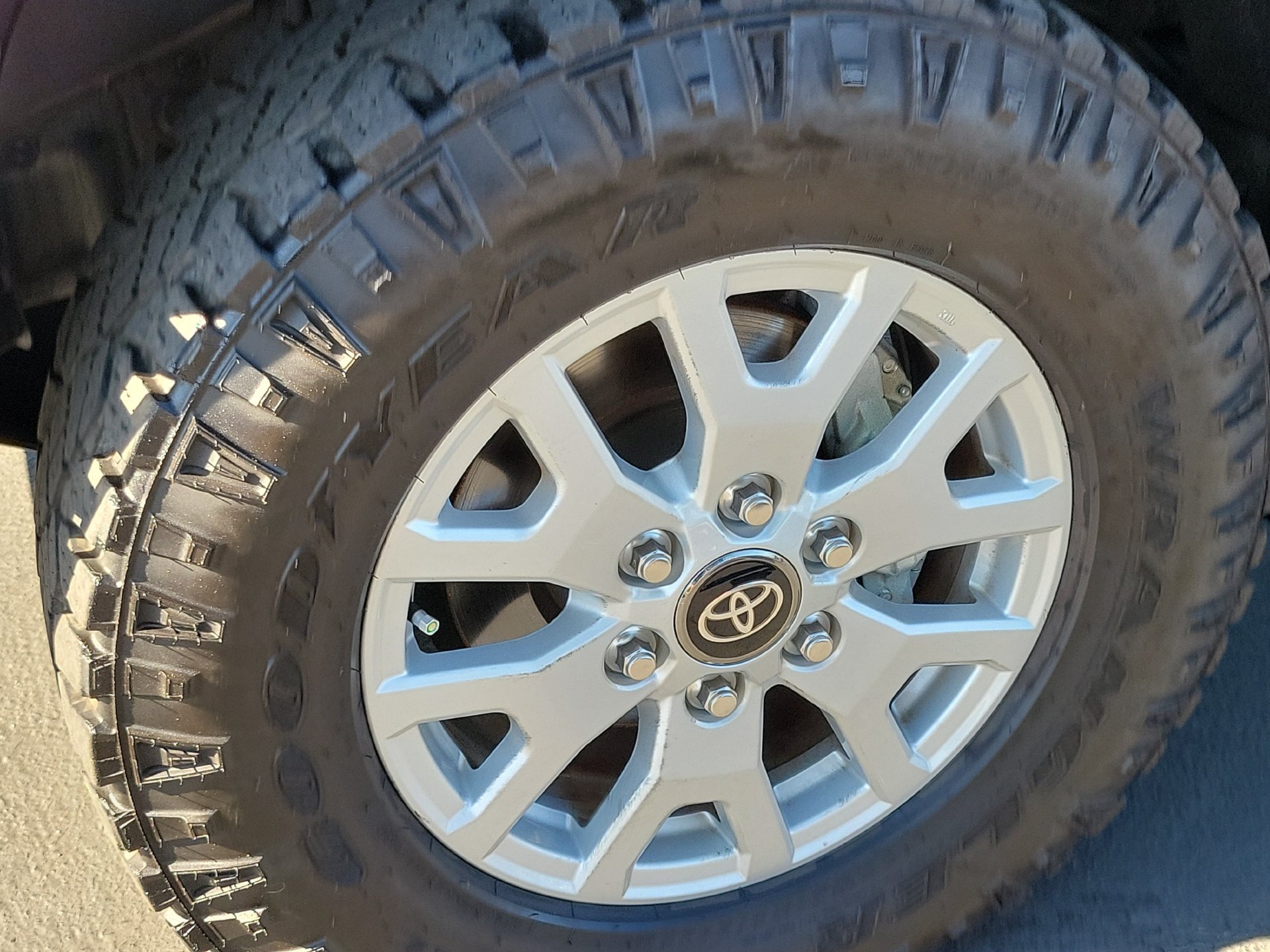 Used 2024 Toyota Tacoma SR5 AWD/4WD image 6