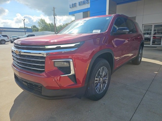 New 2026 Chevrolet Traverse LT w/ Enhanced Driving Package image 2