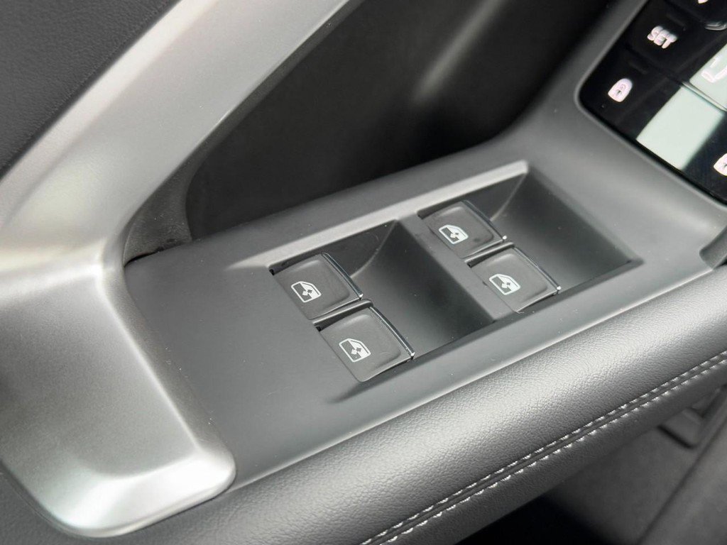 Used 2025 Audi Q5 Premium w/ Convenience Package image 23