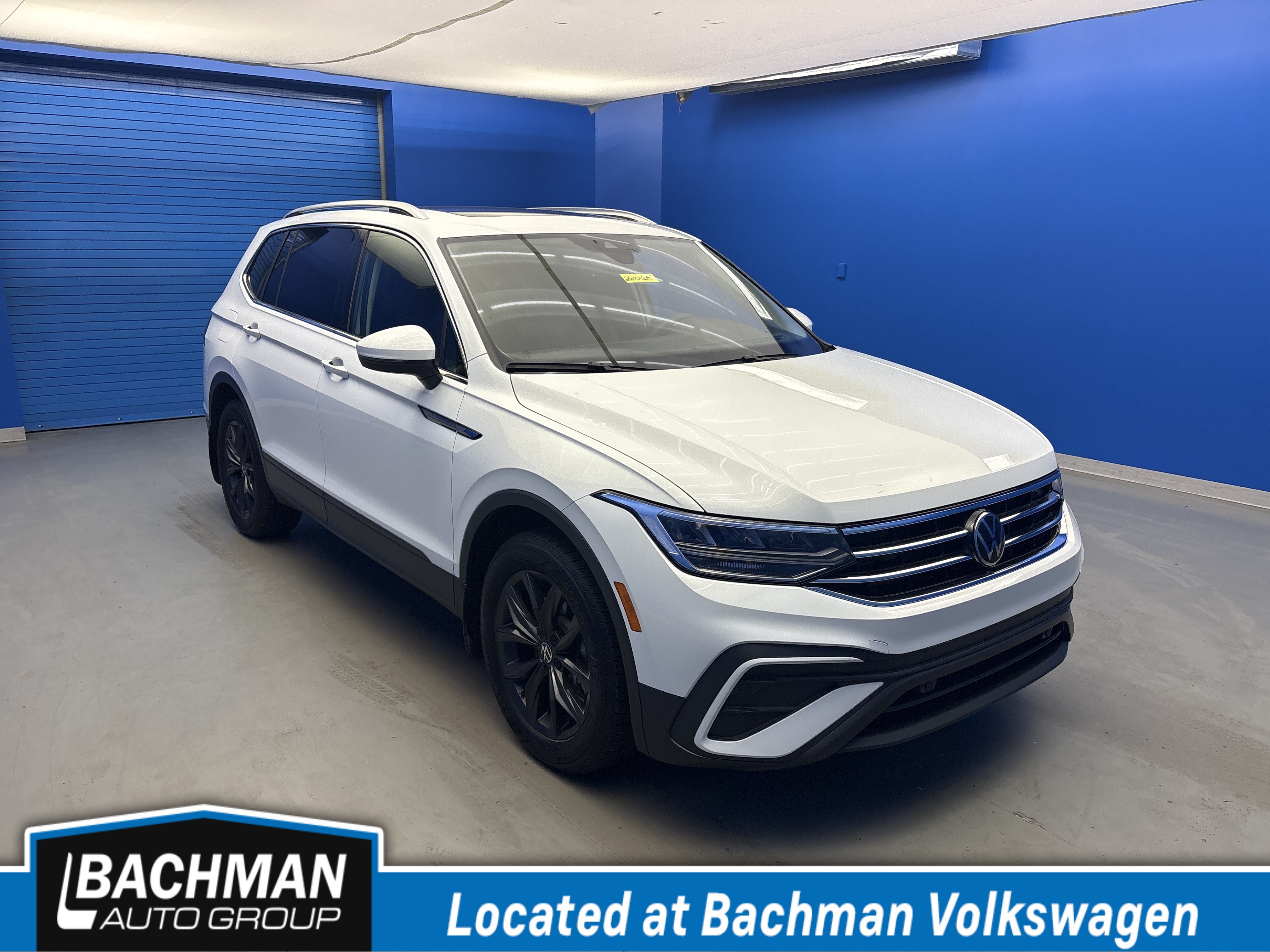 Used 2024 Volkswagen Tiguan SE w/ Panoramic Sunroof Package