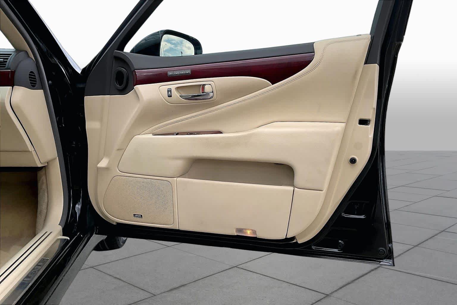 Used 2012 Lexus LS 460 w/ Comfort Pkg RWD image 20