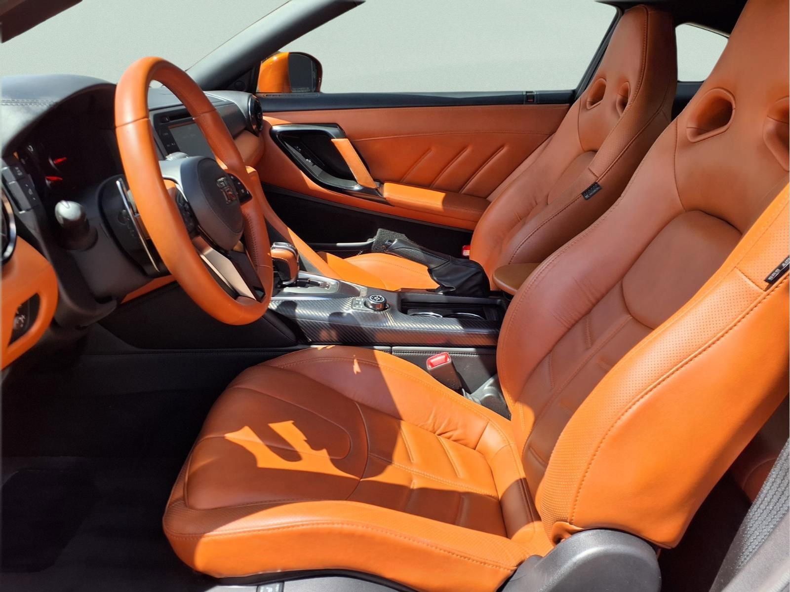 Used 2018 Nissan GT-R Premium w/ Premium Interior Package image 15