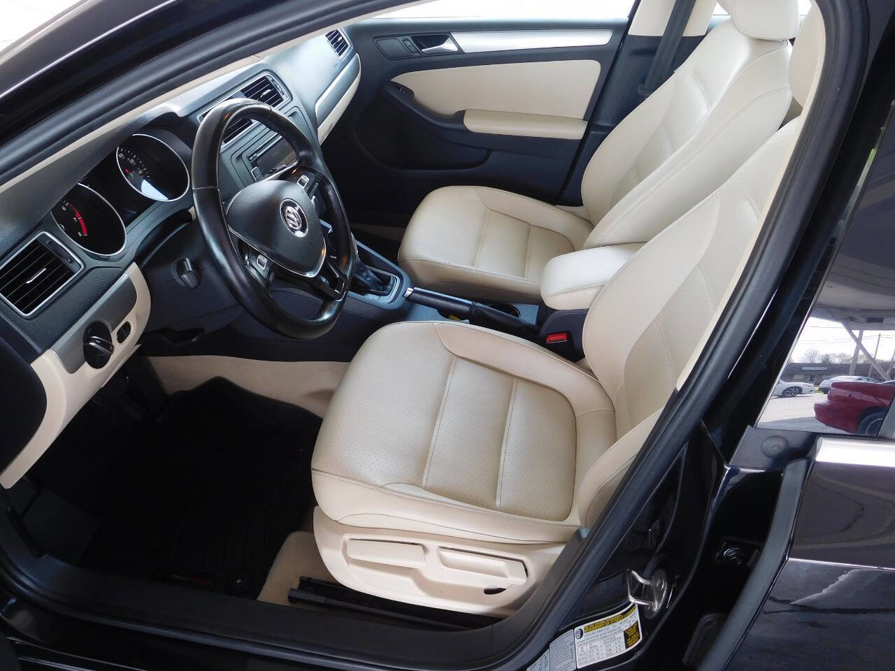 Used 2015 Volkswagen Jetta SE image 4