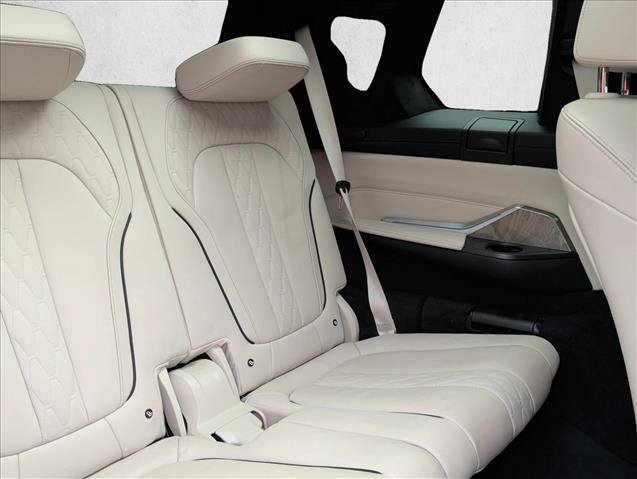 Used 2021 BMW X7 M50i AWD/4WD image 22