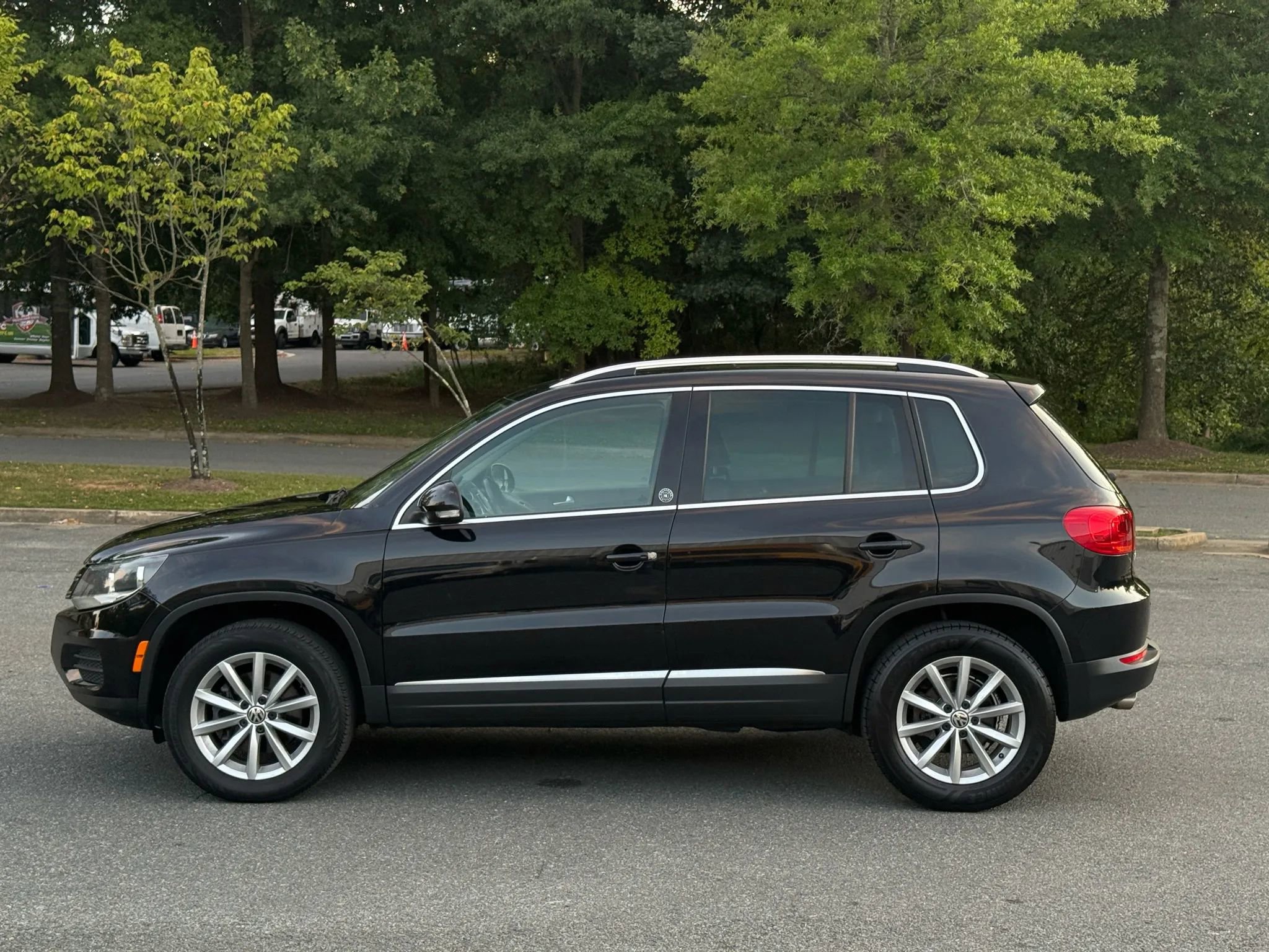 Used 2017 Volkswagen Tiguan Wolfsburg Edition image 10