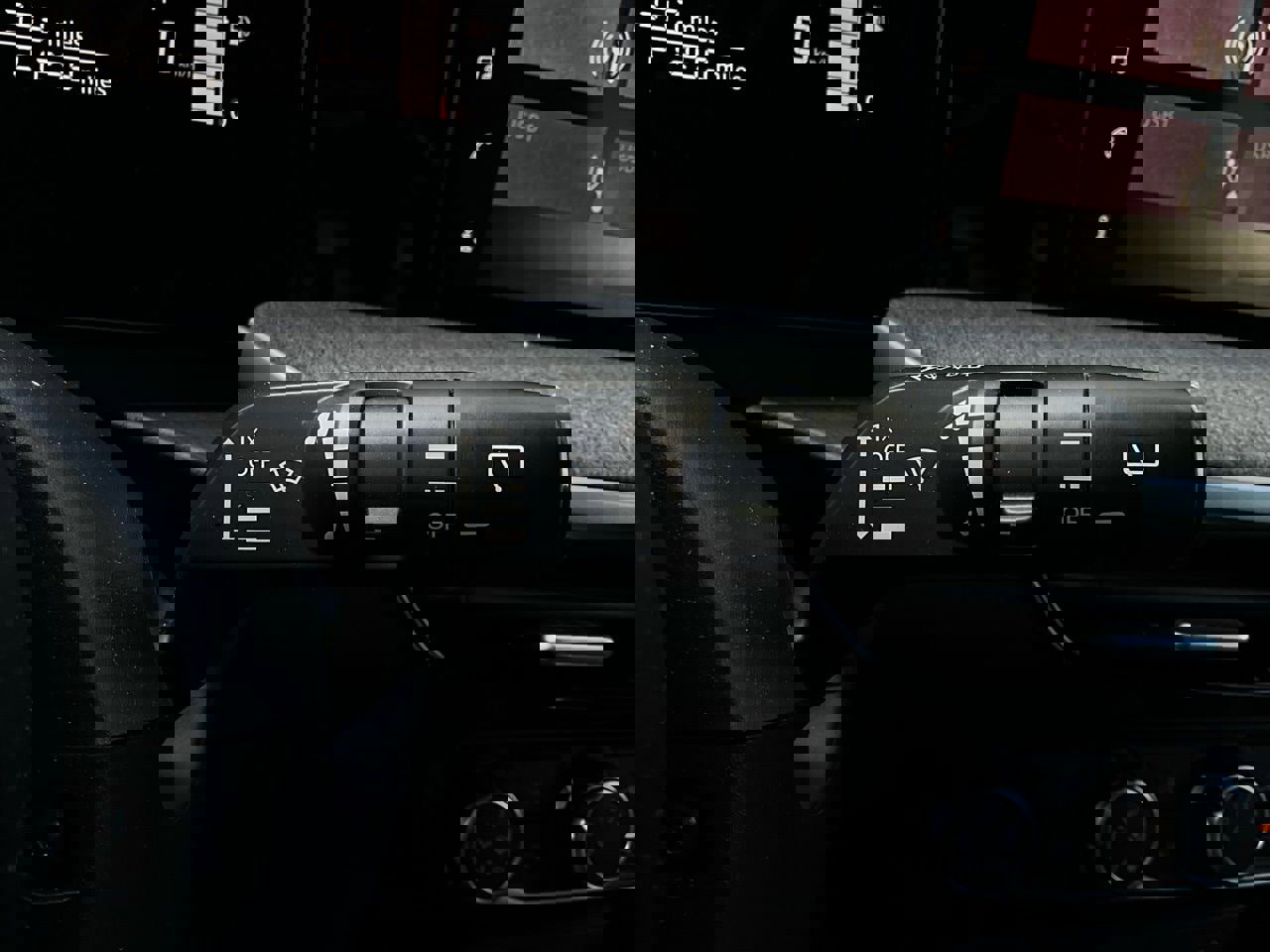 Used 2025 Nissan Kicks SV image 33