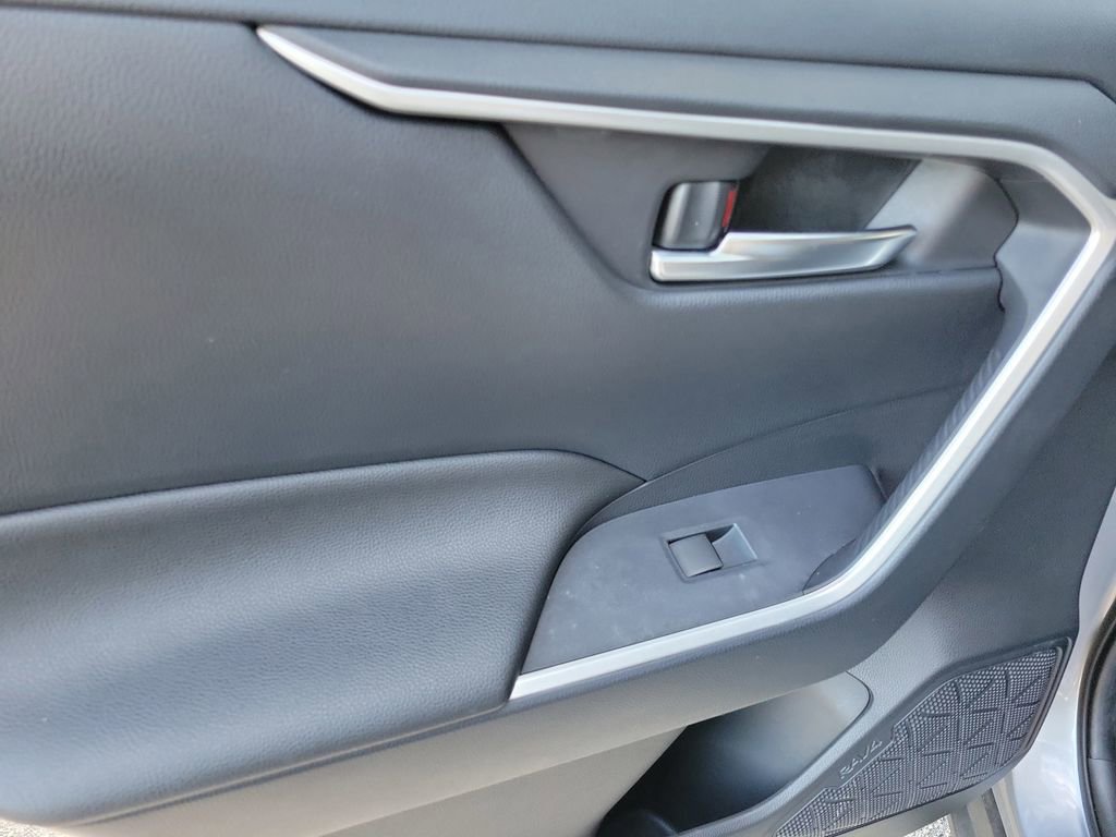 Used 2019 Toyota RAV4 XLE image 15