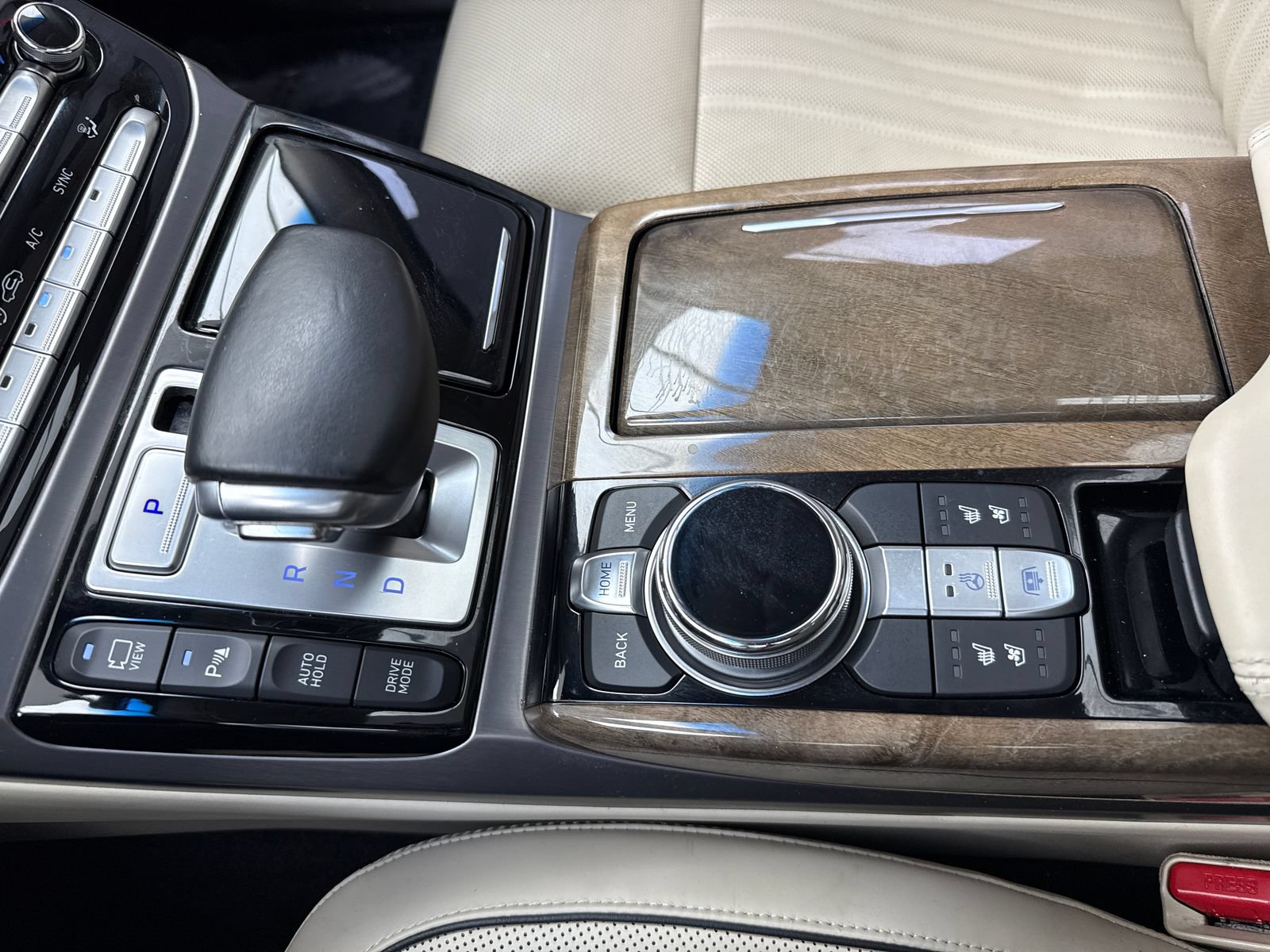 Used 2019 Genesis G90 3.3T Premium RWD image 29