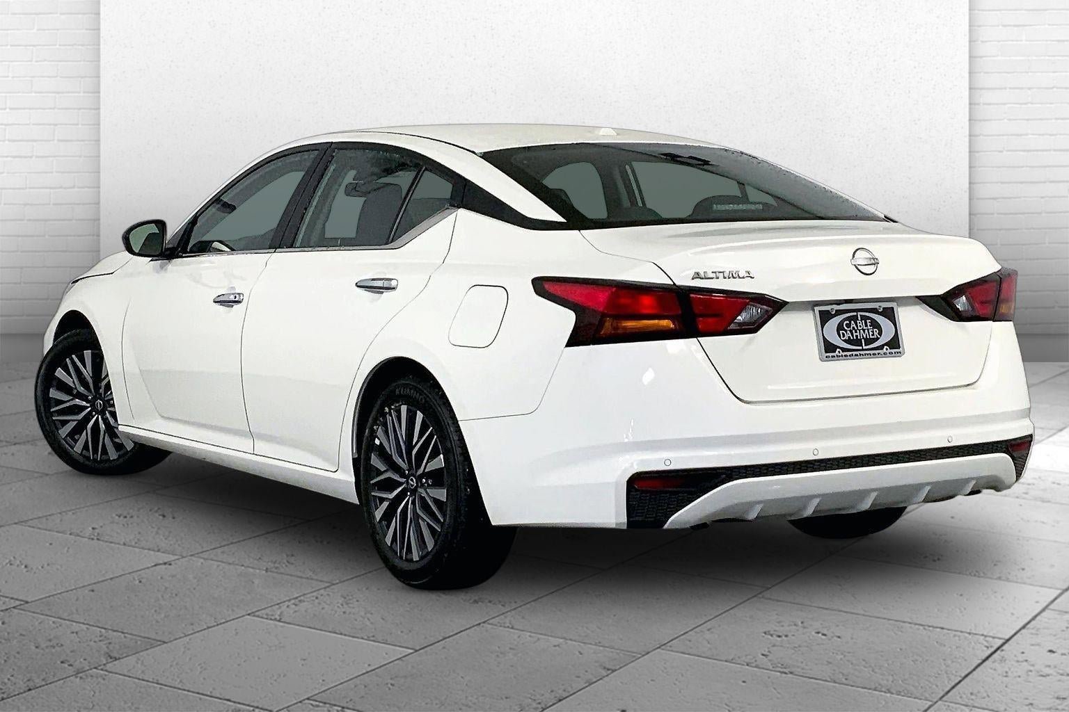 Used 2025 Nissan Altima 2.5 SV image 11