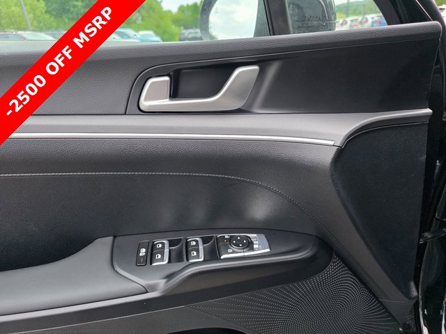 New 2025 Kia K5 LXS image 24