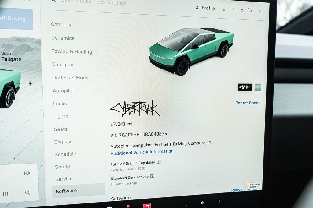 Used 2024 Tesla Cybertruck AWD Crew Cab image 23