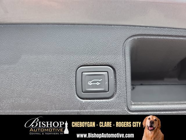 Used 2024 GMC Terrain SLT AWD/4WD image 21