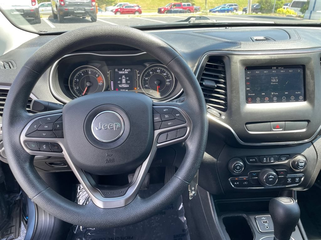 Used 2019 Jeep Cherokee Latitude w/ Popular Appearance Group FWD image 16