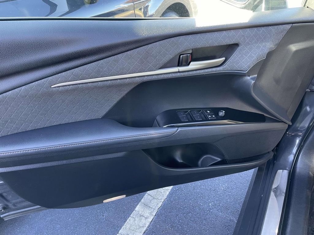 Used 2025 Toyota Camry XLE image 24